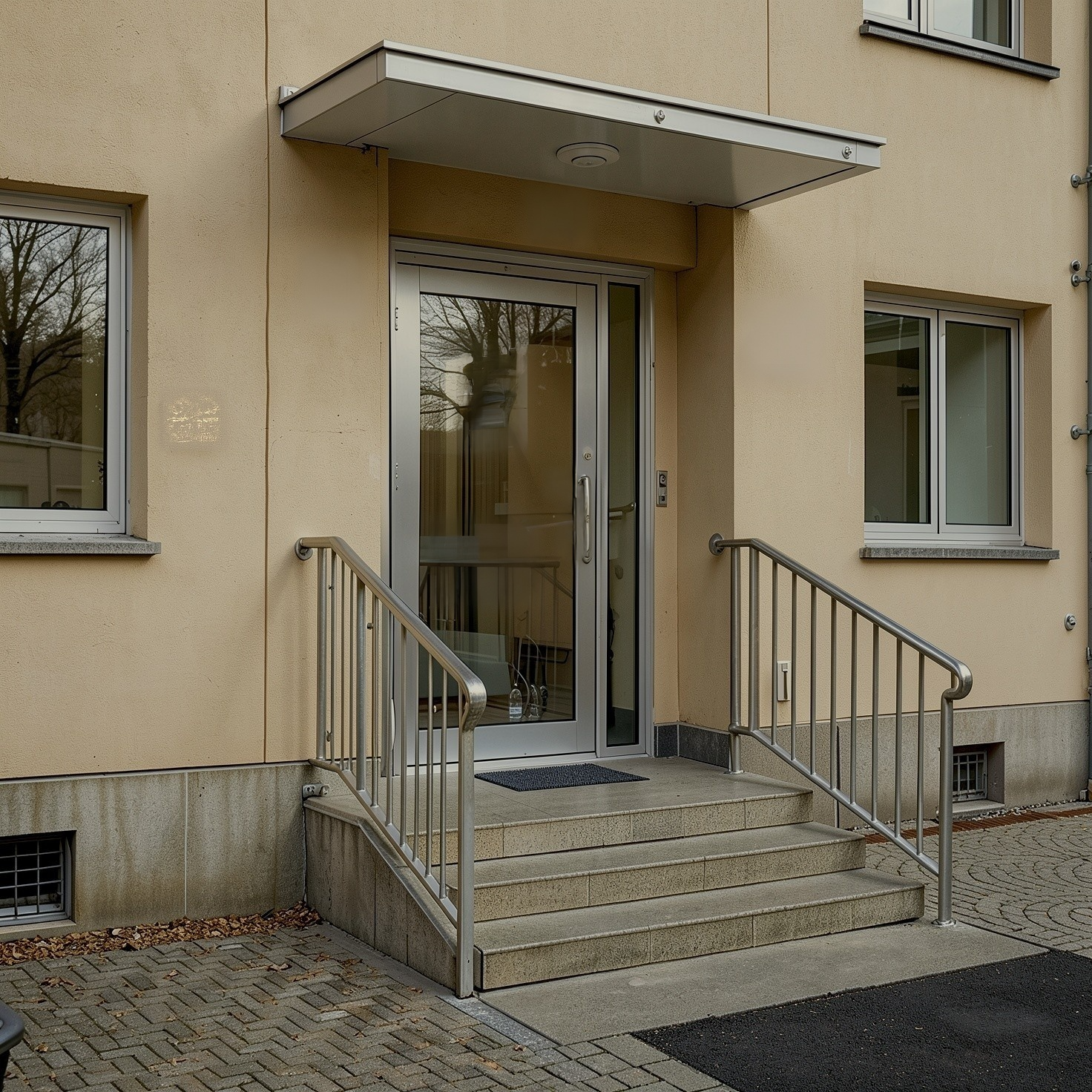 Doplňky vstupů jako zábradlí a stříšky